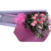 Caja con rosas rosadas